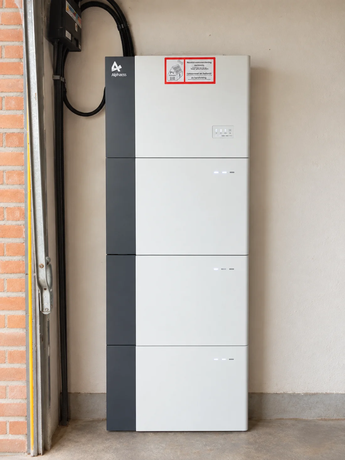 Modulaire thuisbatterij in een berging